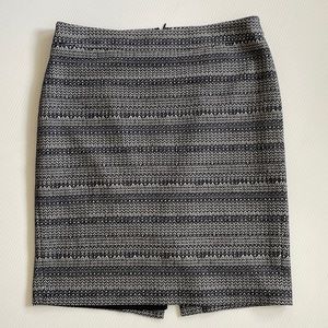 Ann Taylor navy & white horizontal patterned skirt.  Size 8 petite